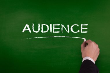 işadamı tahtaya yazma