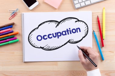 not defterinde yazıyor adam