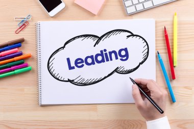 not defterinde yazıyor adam