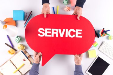 İki kişi konuşma balonu holding