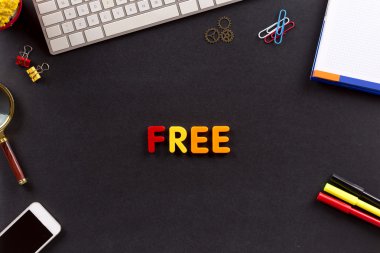 Renkli harflerle alışveriş kavramı