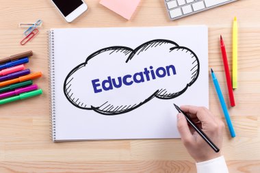 not defterinde yazıyor adam