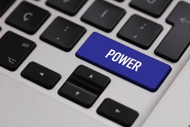 Siyah klavye tuşu ile