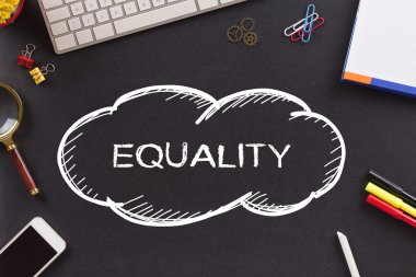 Eşitlik metin yazılmış 