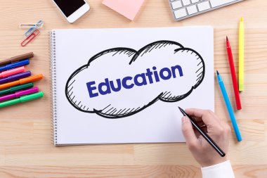 not defterinde yazıyor adam