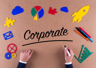 Erkek elleriyle işaret ve renkli simgeler