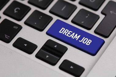 Siyah klavye tuşu ile