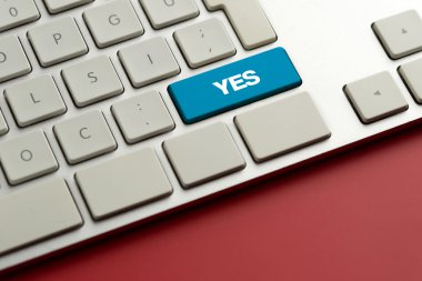 Bilgisayar anahtar gösteren kelime