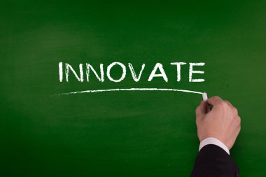 işadamı tahtaya yazma