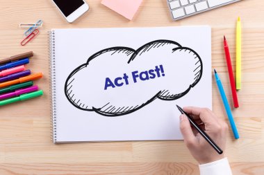 not defterinde yazıyor adam