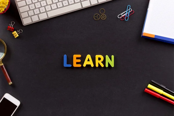 Conceito de educação com letras coloridas — Fotografia de Stock