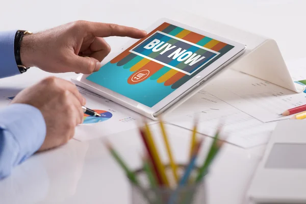 Businessman working on tablet — Stock Photo, Image