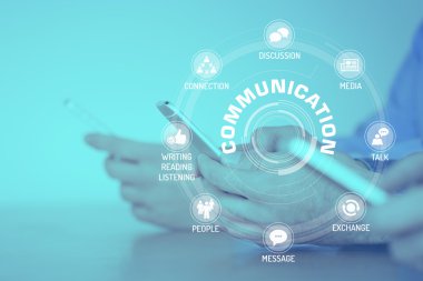 Simgeler ve anahtar kelimeler ile teknoloji kavramı