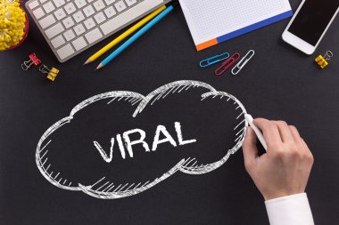 Kara tahta yazılı Viral