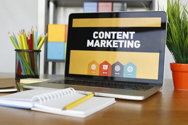 Content Marketing tekst na laptopie — Zdjęcie stockowe