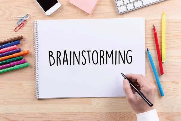 Mann schreibt Text-Brainstorming — Stockfoto