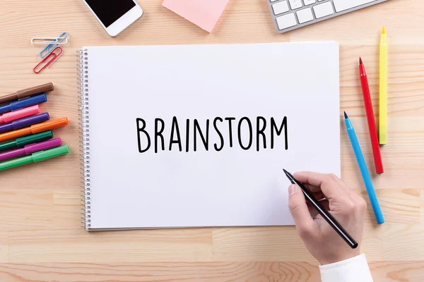 Mann schreibt Text-Brainstorming — Stockfoto