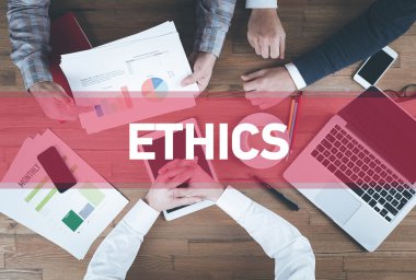 İş ekibi birlikte çalışıyor.