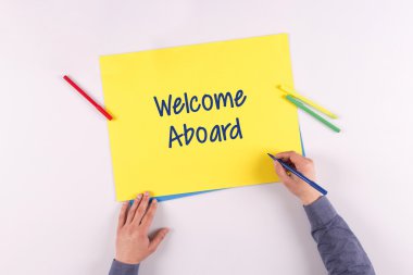 Sarı kağıda yazı el