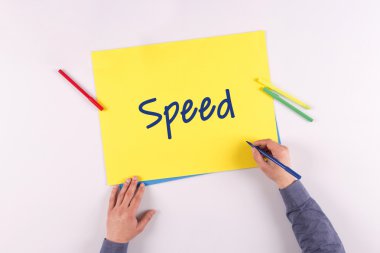 Sarı kağıda yazı el