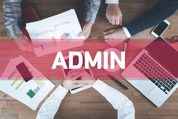 İş ekibi birlikte çalışıyor.