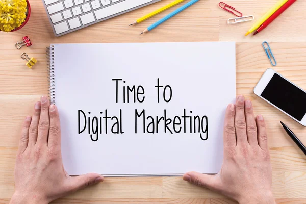 Tijd aan digitale Marketing van de tekst — Stockfoto