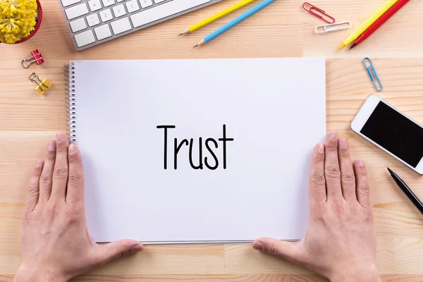 Texto de confiança no papel — Fotografia de Stock