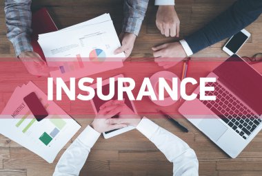 İş ekibi birlikte çalışıyor.