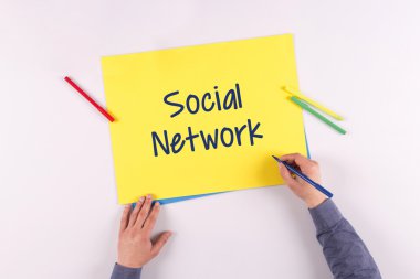 Sarı kağıda yazı el