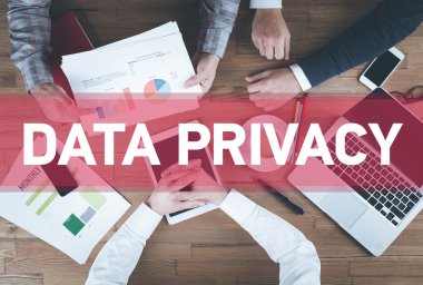 İş ekibi birlikte çalışıyor.