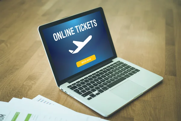 Flugtickets kaufen — Stockfoto