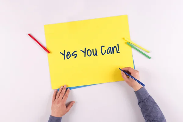 Handschrift auf gelbem Papier — Stockfoto