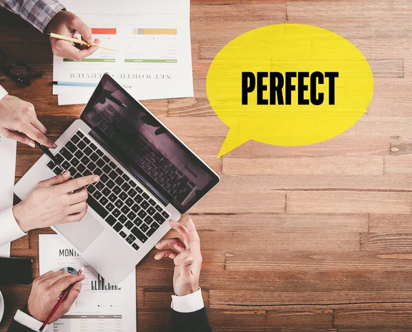 Ofiste çalışan iş ekibi.