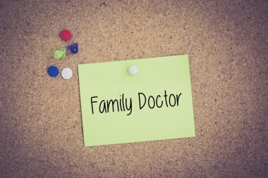 Yapışkan Not Pinboard üzerinde sabitlenmiş