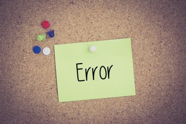 Yapışkan Not Pinboard üzerinde sabitlenmiş