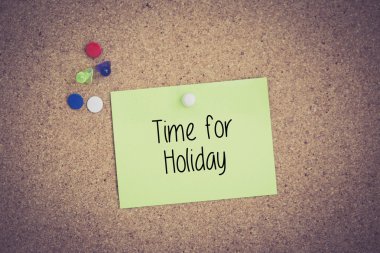 Yapışkan Not Pinboard üzerinde sabitlenmiş