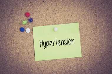 Yapışkan Not Pinboard üzerinde sabitlenmiş