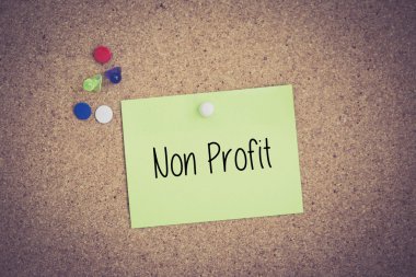 Yapışkan Not Pinboard üzerinde sabitlenmiş