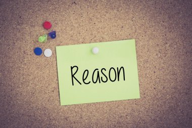 Yapışkan Not Pinboard üzerinde sabitlenmiş