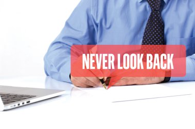 Ofiste çalışan iş adamı