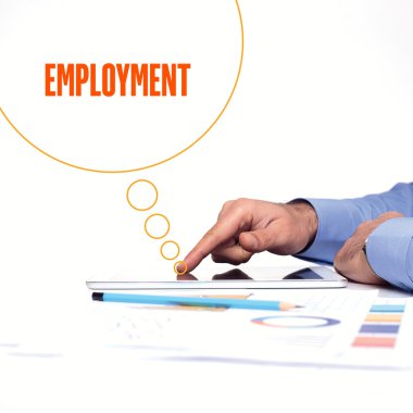 Tablet pc kullanan işadamı.