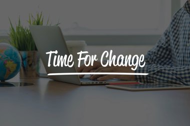 işadamı ofis dizüstü bilgisayar ile çalışma