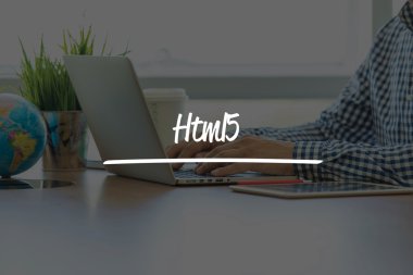 işadamı ofis dizüstü bilgisayar ile çalışma