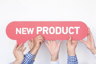 konuşma balonu tutan insanlar