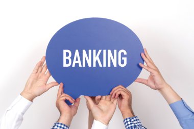 Bir grup insan konuşma balonu holding