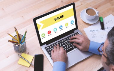 Konsept dizüstü bilgisayar ekranında