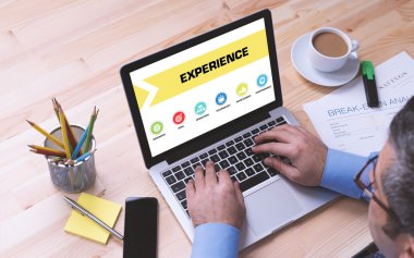 Konsept dizüstü bilgisayar ekranında