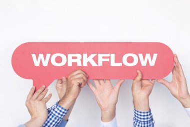 konuşma balonu tutan insanlar