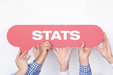 konuşma balonu tutan insanlar