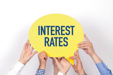 konuşma balonu tutan insanlar